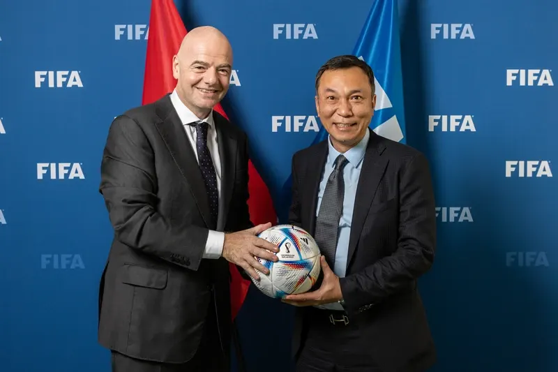 Ảnh minh họa từ VietnamPlus về Chủ tịch FIFA Gianni Infantino dự khán trận chung kết ASEAN Cup tại Mỹ Đình