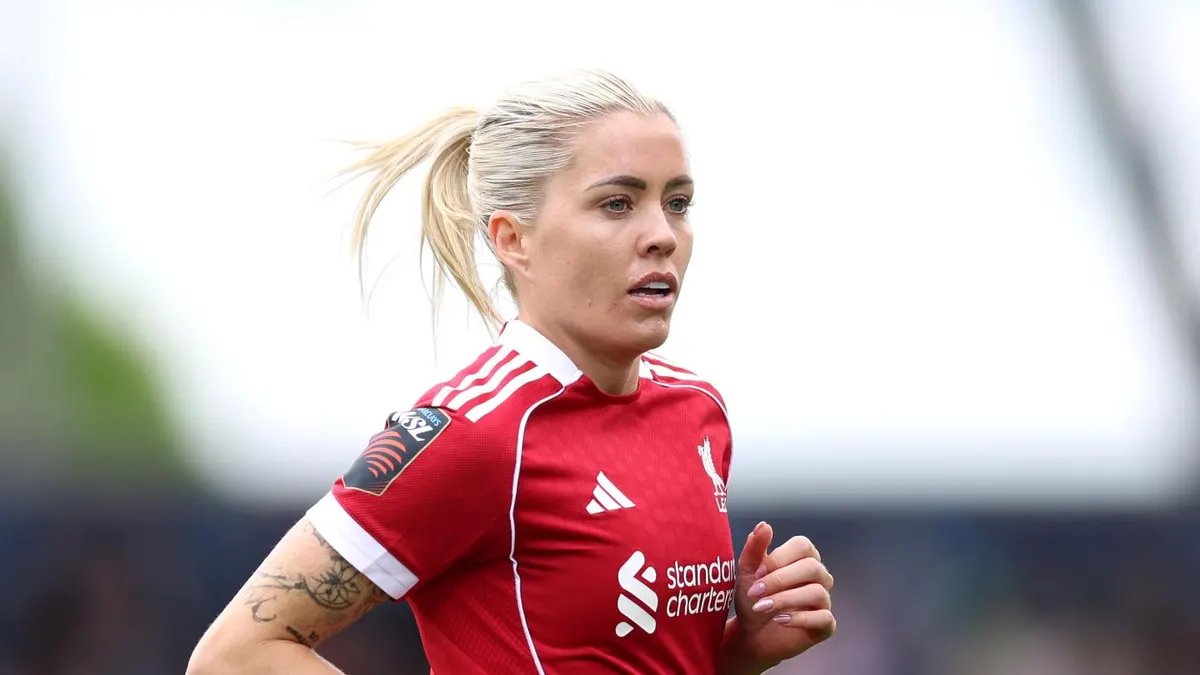 Denise O'Sullivan thi đấu trong màu áo Liverpool Women