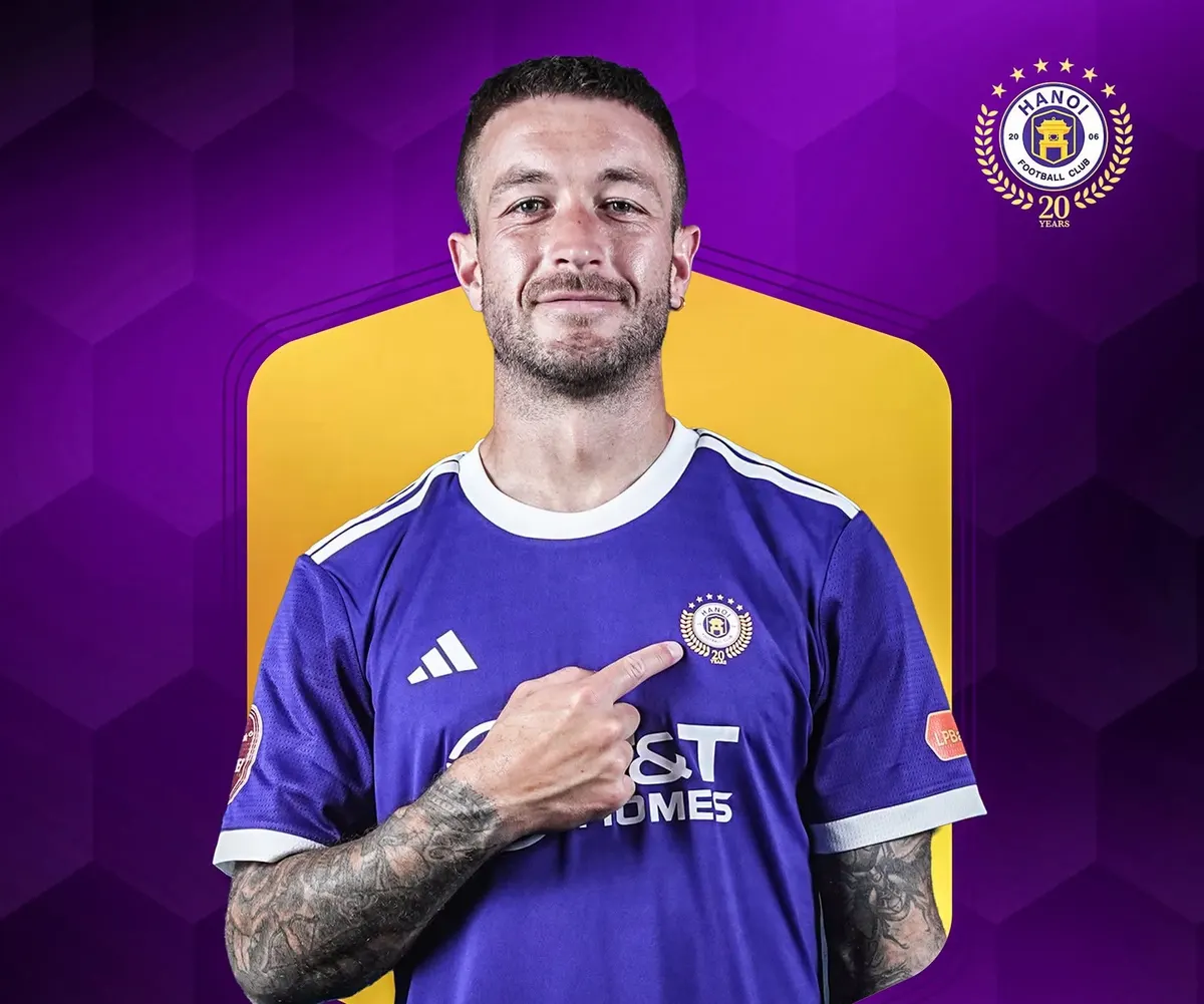 Ảnh từ Hà Nội FC qua SGGP về tân binh Adam Taggart