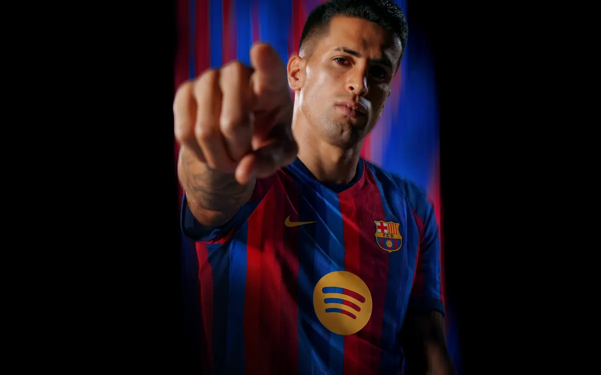 Ảnh minh họa từ FC Barcelona về thương vụ ký hợp đồng với João Cancelo