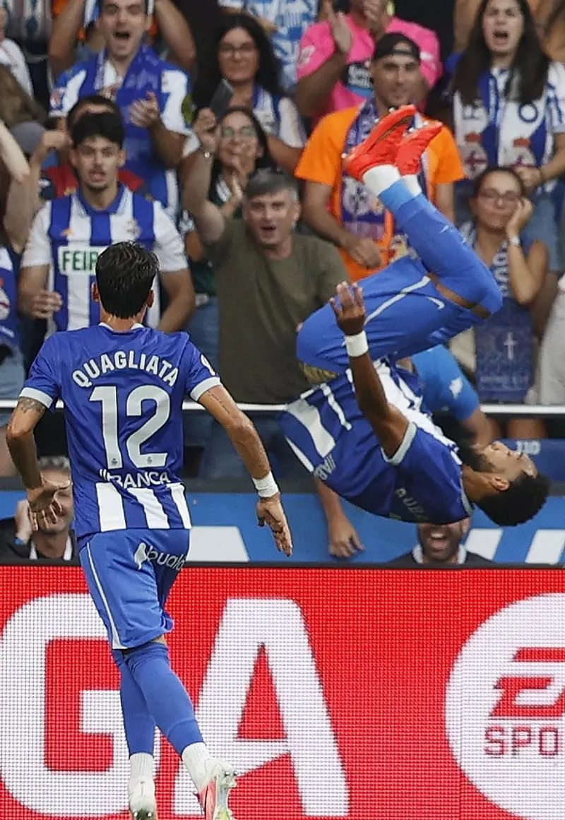 Cầu thủ ăn mừng bàn thắng trong loạt trận vòng mở màn La Liga 2026/27