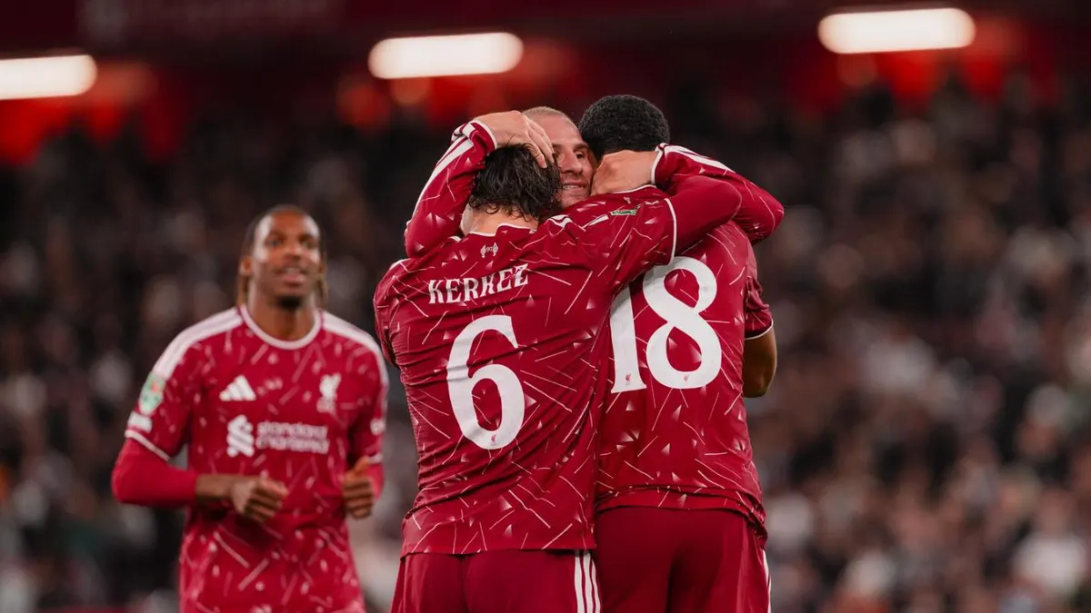 Các cầu thủ Liverpool ăn mừng bàn thắng trong trận gặp Tottenham ở Carabao Cup tại Anfield