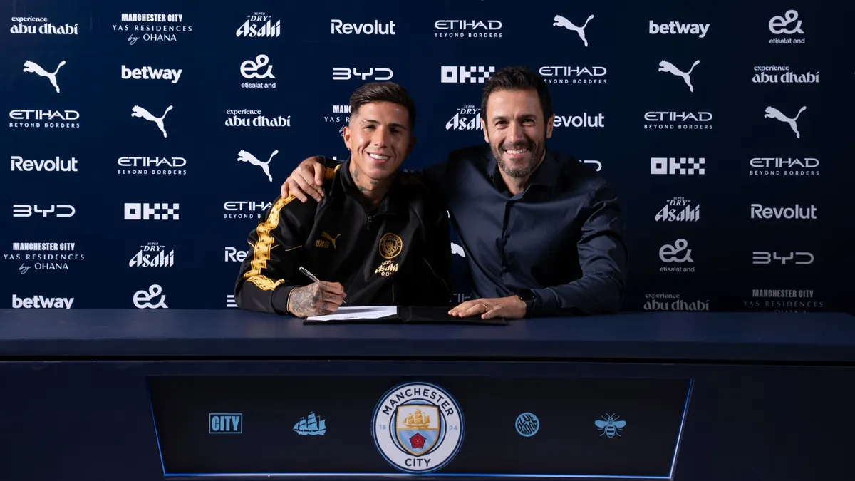 Enzo Fernández trong ngày ra mắt Manchester City
