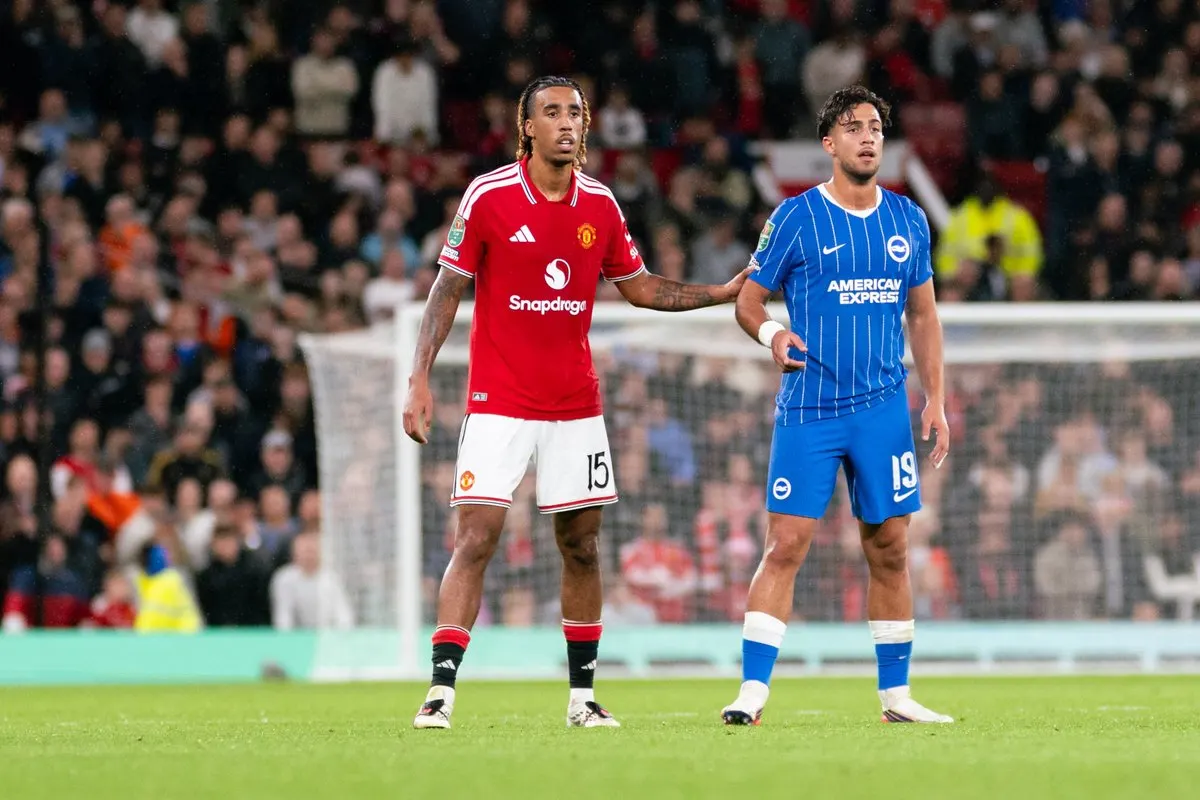 Cầu thủ Man Utd và Brighton trong trận vòng ba Carabao Cup trên sân Old Trafford