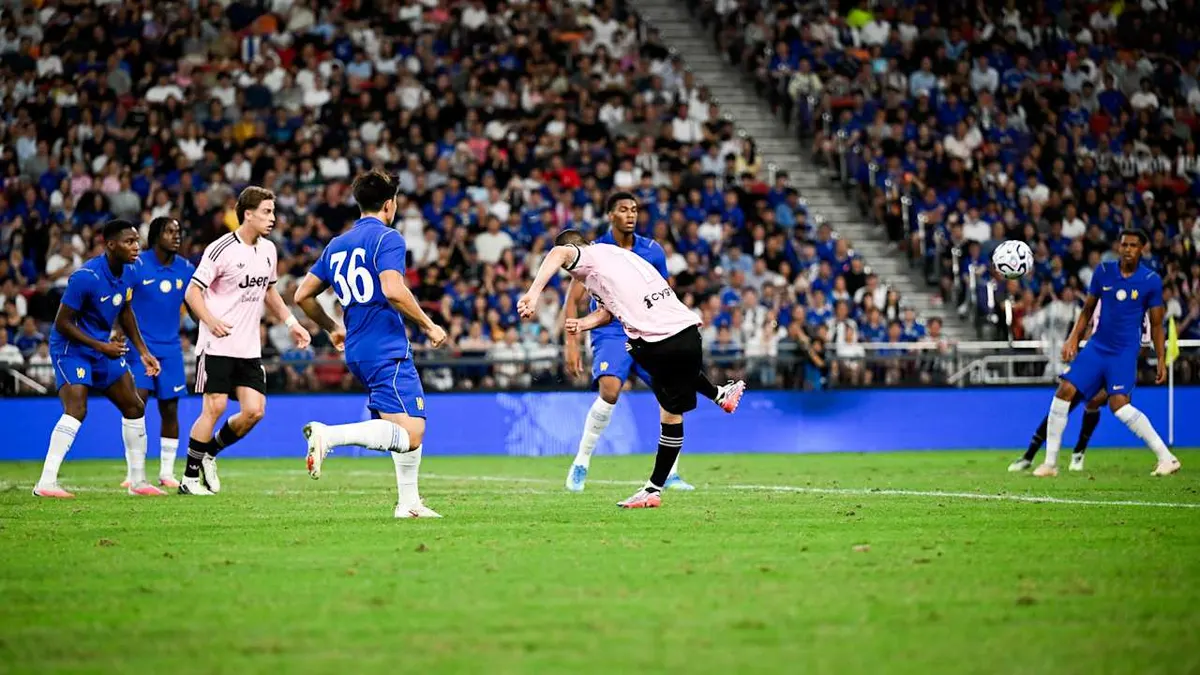 Các cầu thủ trong trận giao hữu giữa Chelsea và Juventus tại Hong Kong
