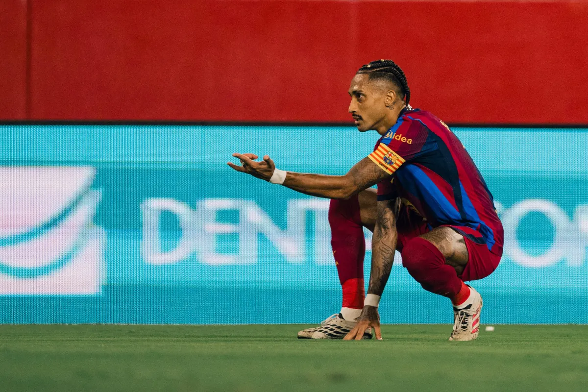 Raphinha trong màu áo Barcelona ở trận gặp Sevilla tại vòng 5 La Liga 2026/27