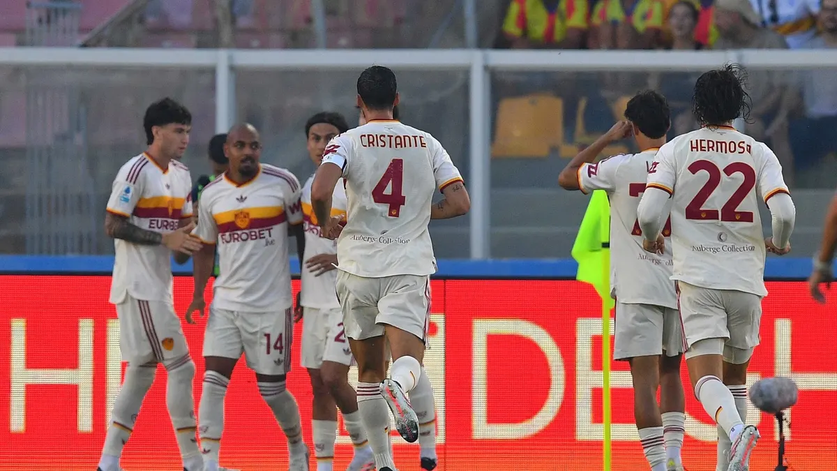 Ảnh từ Lega Serie A về trận Lecce - Roma 0-4 ở vòng 2 Serie A