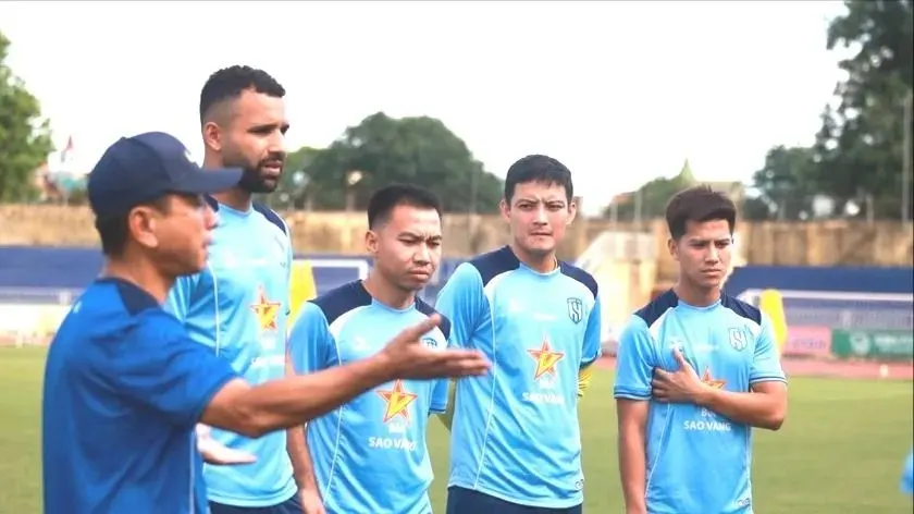 Ảnh từ SLNA FC về HLV Văn Sỹ Sơn trong buổi chuẩn bị mùa giải 2026/27