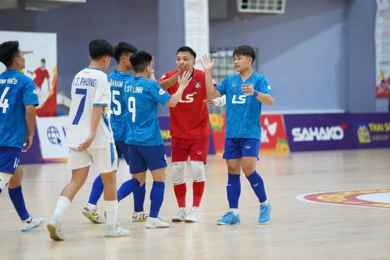 Cầu thủ Thái Sơn Bắc thi đấu tại lượt 12 giải futsal VĐQG 2026