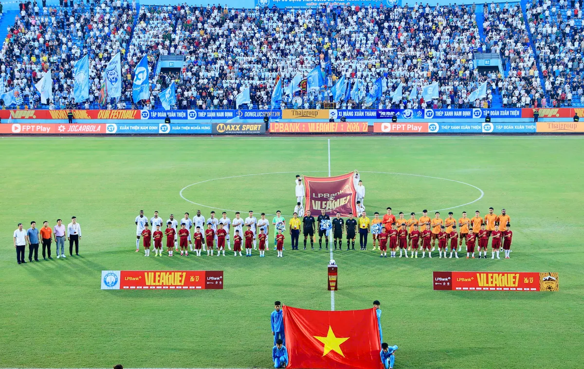 Hình ảnh trận Thép Xanh Nam Định gặp Hoàng Anh Gia Lai ở vòng 1 LPBank V.League 1 2026/27