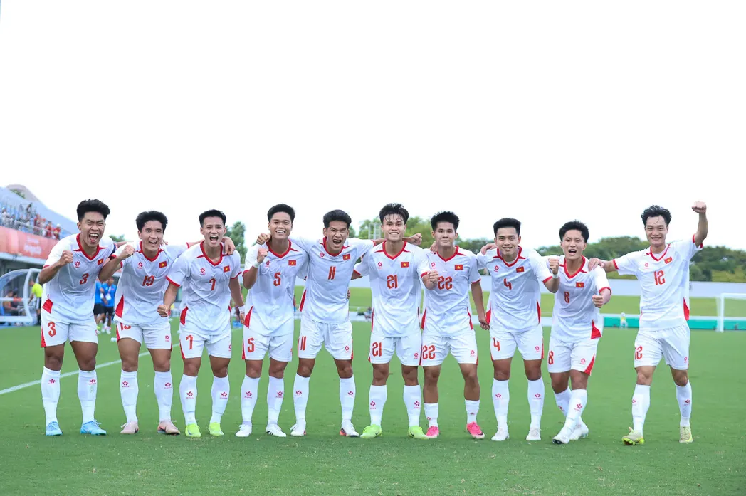 Các cầu thủ U23 Việt Nam ăn mừng chiến thắng 2-0 trước U23 Philippines ở ASIAD 2026