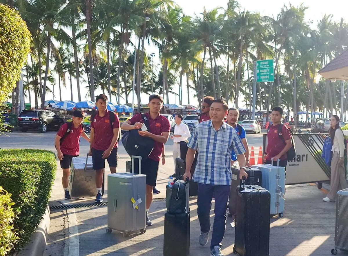 Thành viên đội tuyển Việt Nam trong hành trình đến Chonburi dự ASEAN Championship 2026